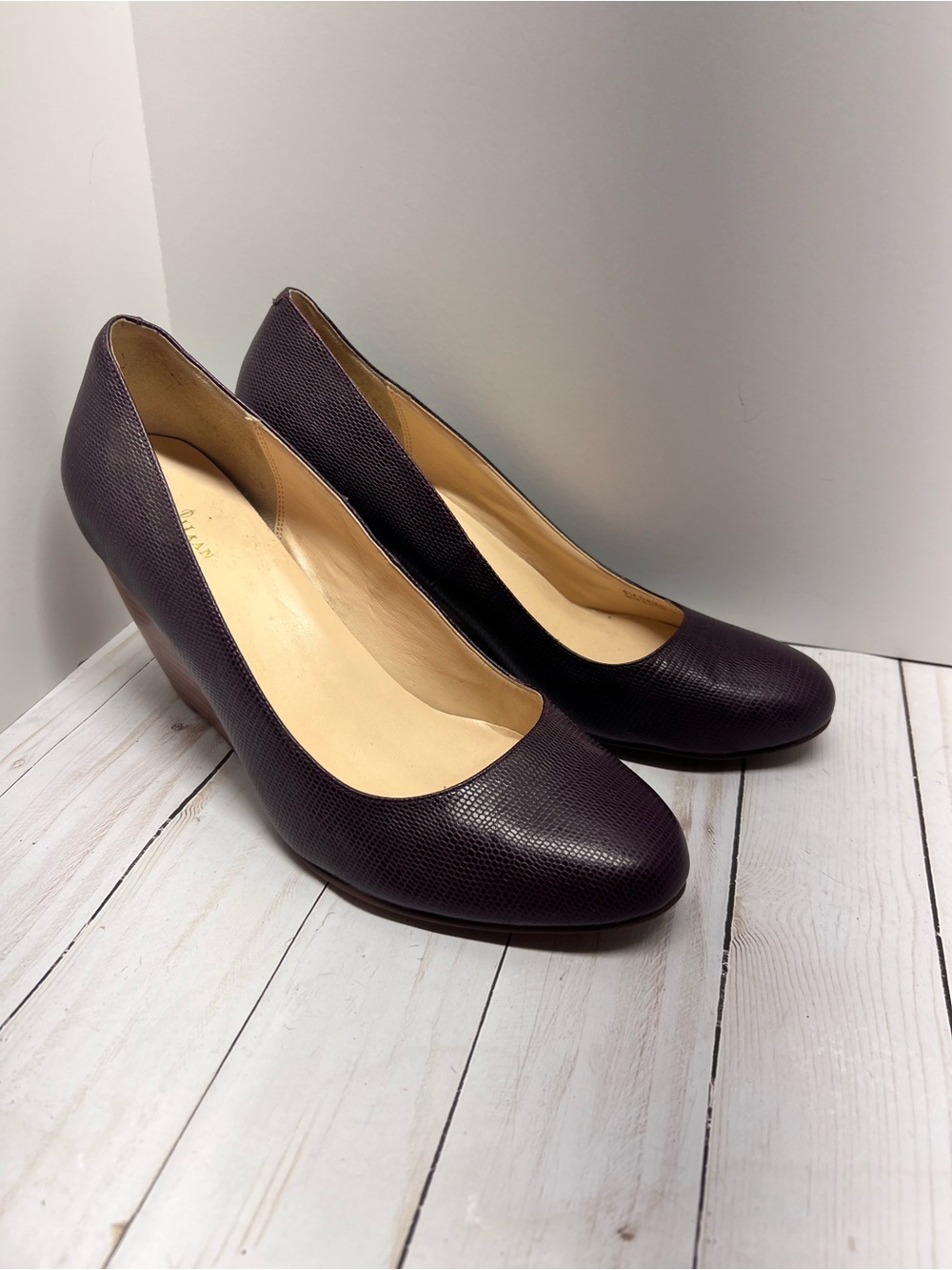 Cole Haan Lainey Dark Plum Textured Leather Wedge Pumps Size 10.5 - Picture 3 of 9